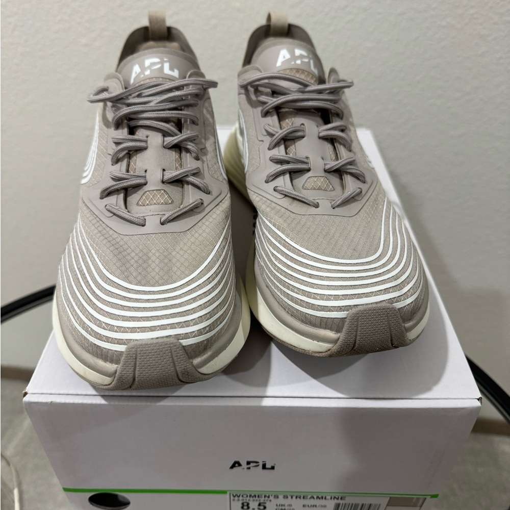 APL Streamline sneakers 8.5 women’s